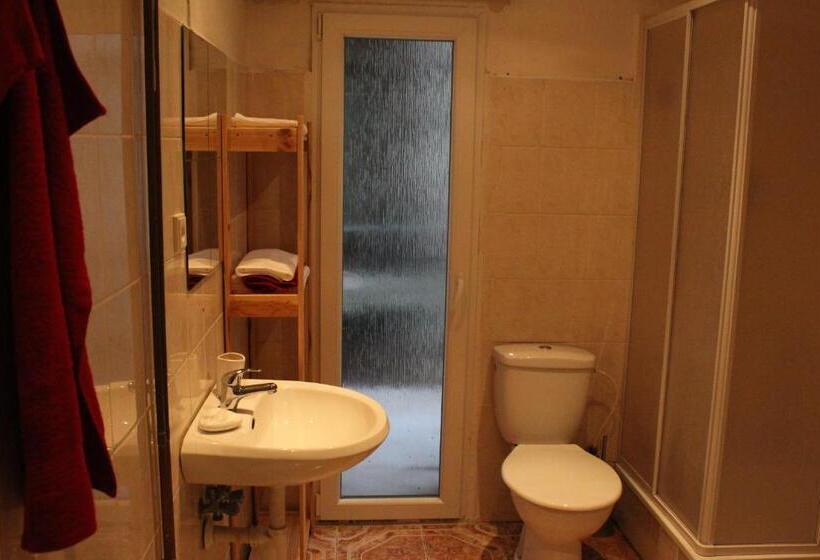 غرفة رباعية اقتصادية مع حمام مشترك, U Betty   Ostrava Centrum