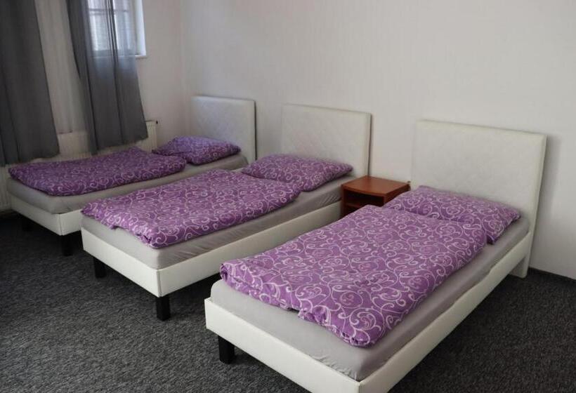 اتاق چهار تخته با دستشویی مشترک, U Betty   Ostrava Centrum