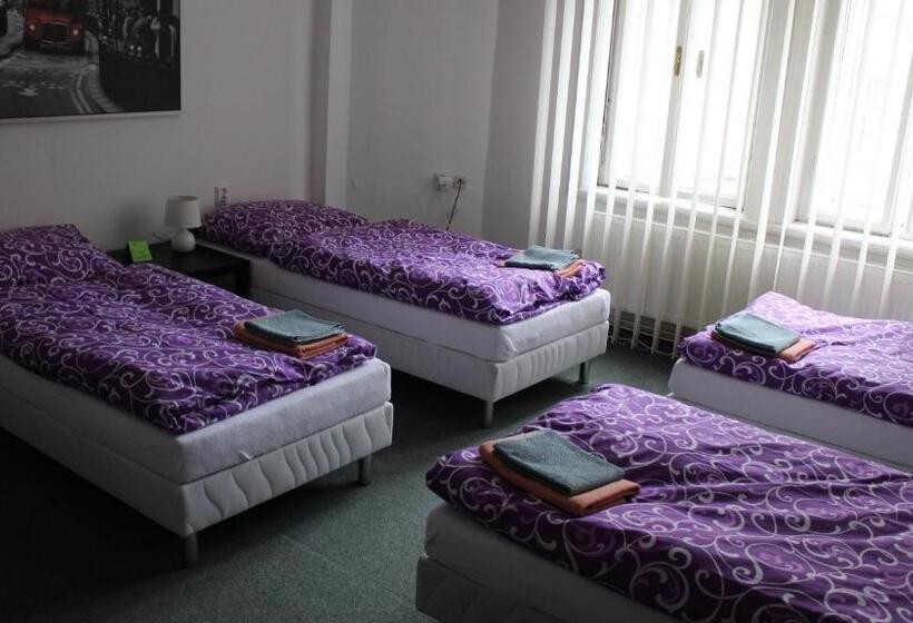 غرفة رباعية اقتصادية مع حمام مشترك, U Betty   Ostrava Centrum