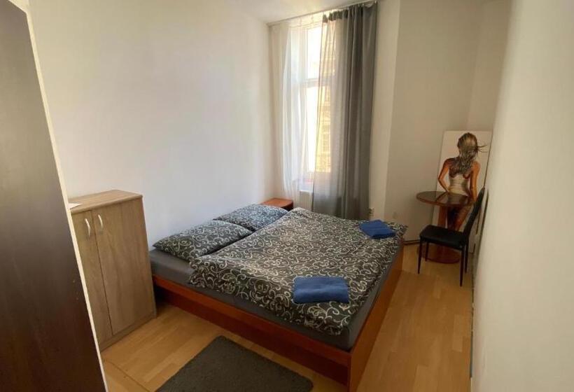 غرفة أساسية حمام مشترك, U Betty   Ostrava Centrum