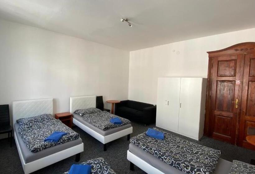 이코노미 쿼드러플룸(공용 화장실), U Betty   Ostrava Centrum