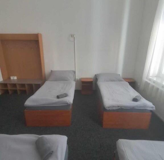 غرفة رباعية اقتصادية مع حمام مشترك, U Betty   Ostrava Centrum