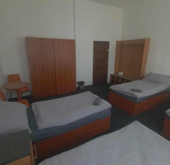 غرفة رباعية اقتصادية مع حمام مشترك, U Betty   Ostrava Centrum