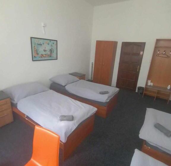 غرفة رباعية اقتصادية مع حمام مشترك, U Betty   Ostrava Centrum