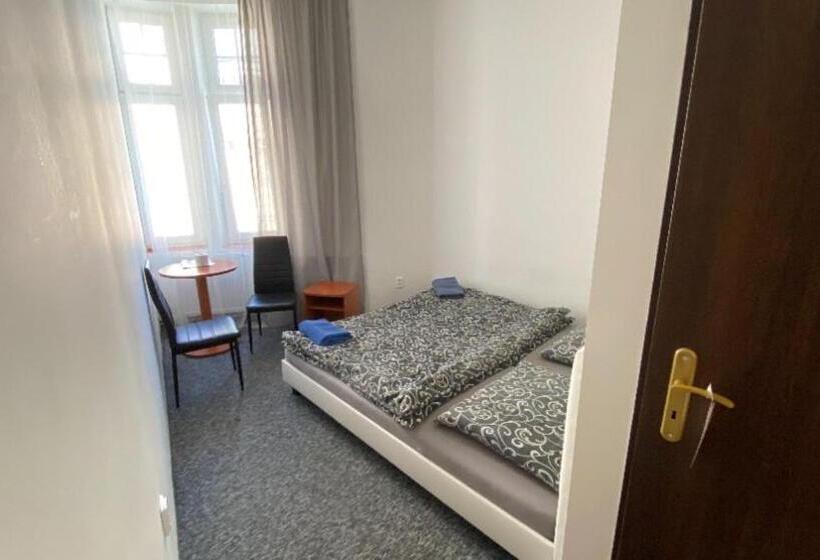 اتاق استاندارد با سرویس بهداشتی مشترک, U Betty   Ostrava Centrum