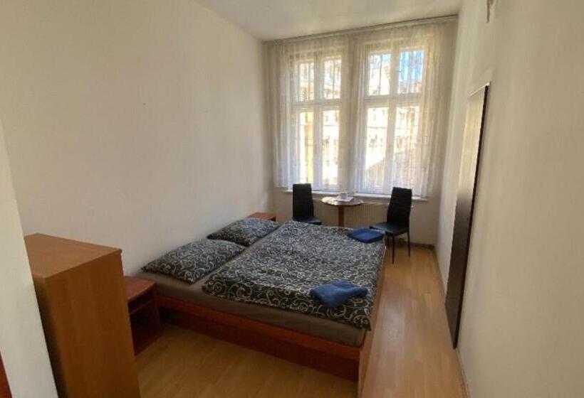 اتاق استاندارد با سرویس بهداشتی مشترک, U Betty   Ostrava Centrum