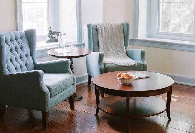 Люкс, The Red Fox Inn & Tavern