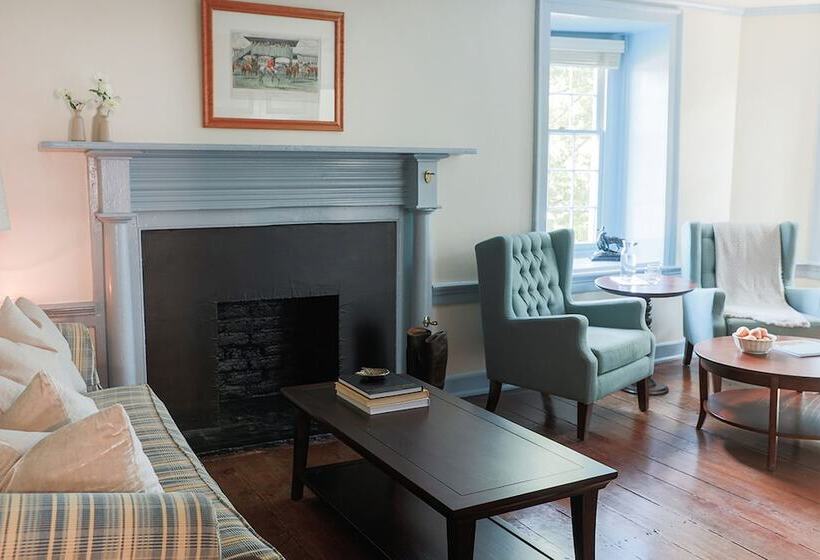 Люкс, The Red Fox Inn & Tavern