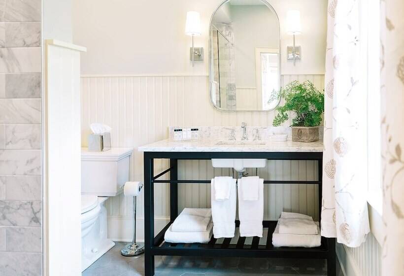 Номер Стандарт, The Red Fox Inn & Tavern