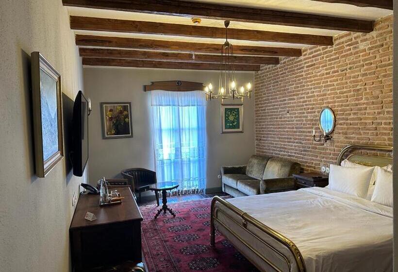 סוויטת ג'וניור עם מרפסת, Vila Ebel