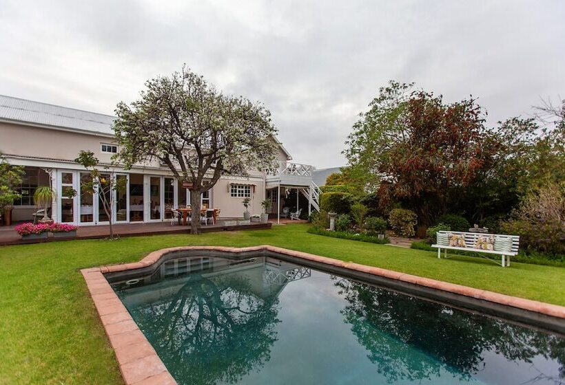 Номер Deluxe, The Habit Guesthouse