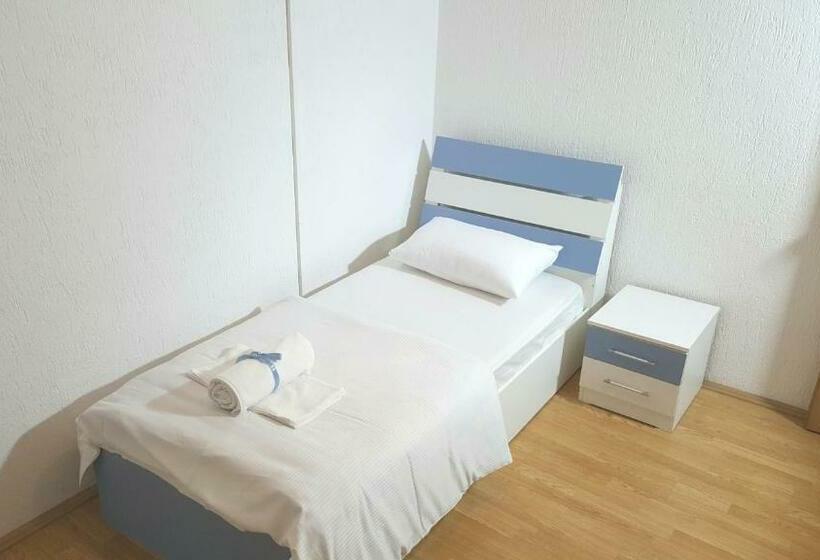 اتاق استاندارد با سرویس بهداشتی مشترک, Bus Station Hostel