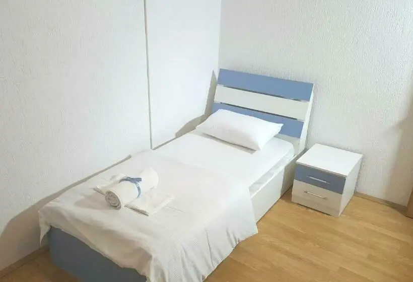 اتاق استاندارد با سرویس بهداشتی مشترک, Bus Station Hostel