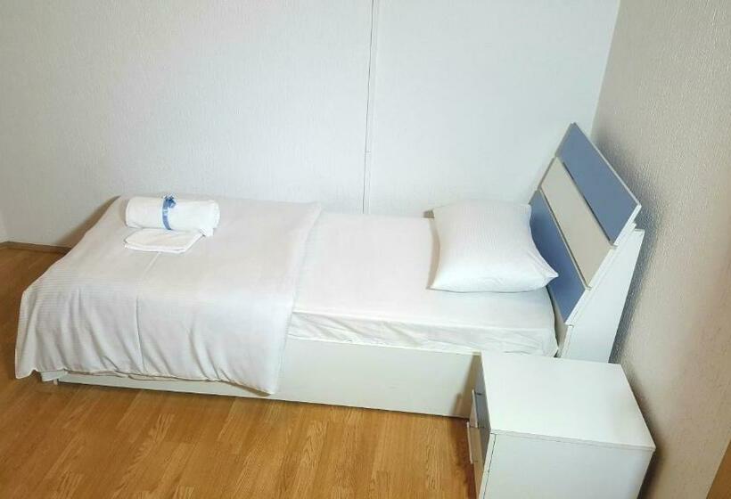 اتاق استاندارد با سرویس بهداشتی مشترک, Bus Station Hostel