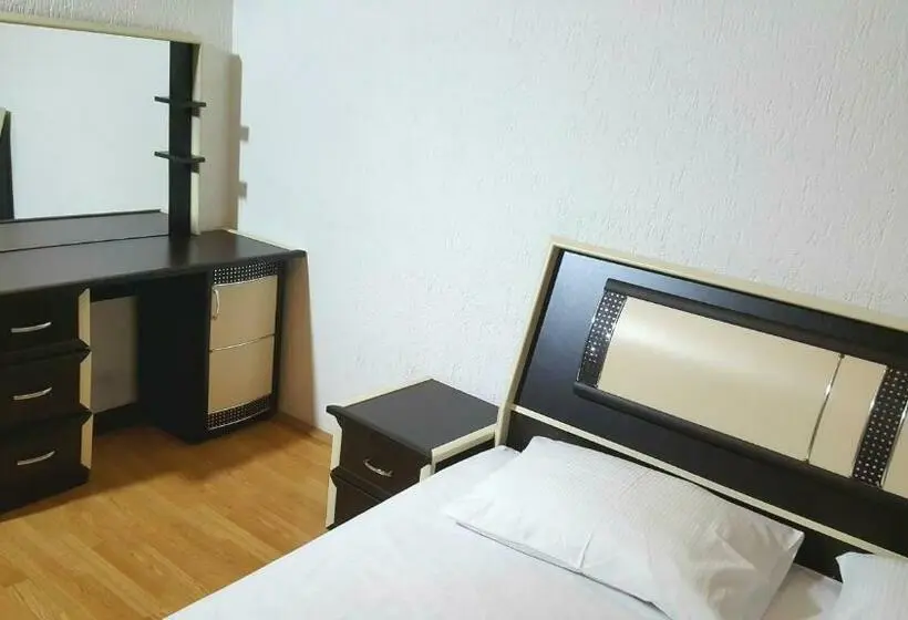 اتاق استاندارد با سرویس بهداشتی مشترک, Bus Station Hostel