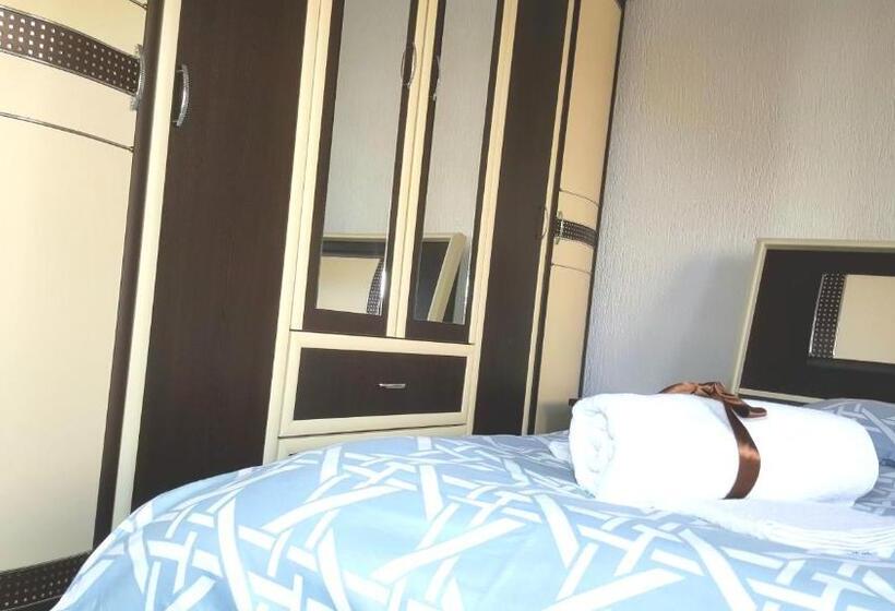 اتاق استاندارد با سرویس بهداشتی مشترک, Bus Station Hostel