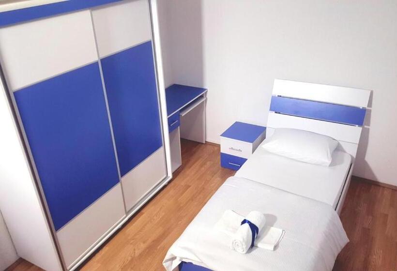اتاق استاندارد با سرویس بهداشتی مشترک, Bus Station Hostel