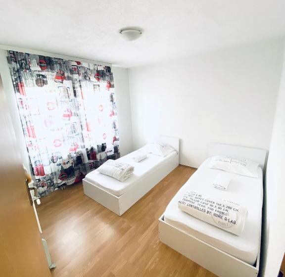 اتاق استاندارد با سرویس بهداشتی مشترک, Bus Station Hostel