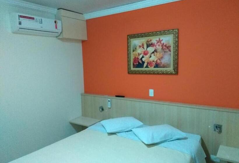 デラックスルーム, Sokulski Park