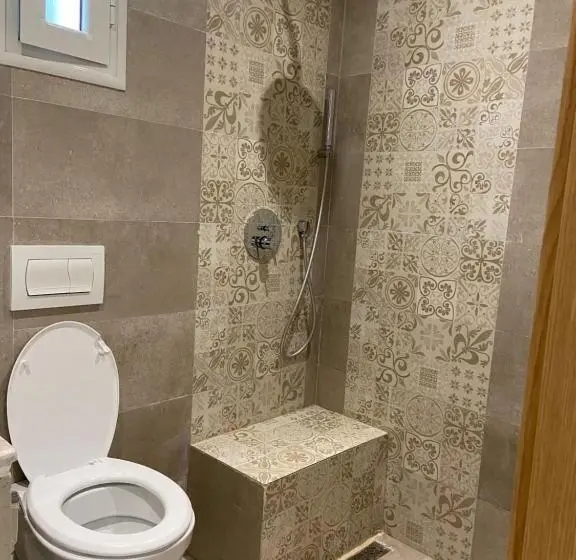 Yhden Hengen Huone Allasnäkymä, Dar Misk