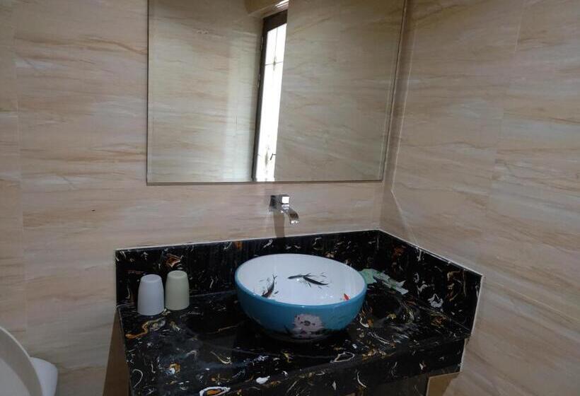 اتاق لوکس, Chong Ti