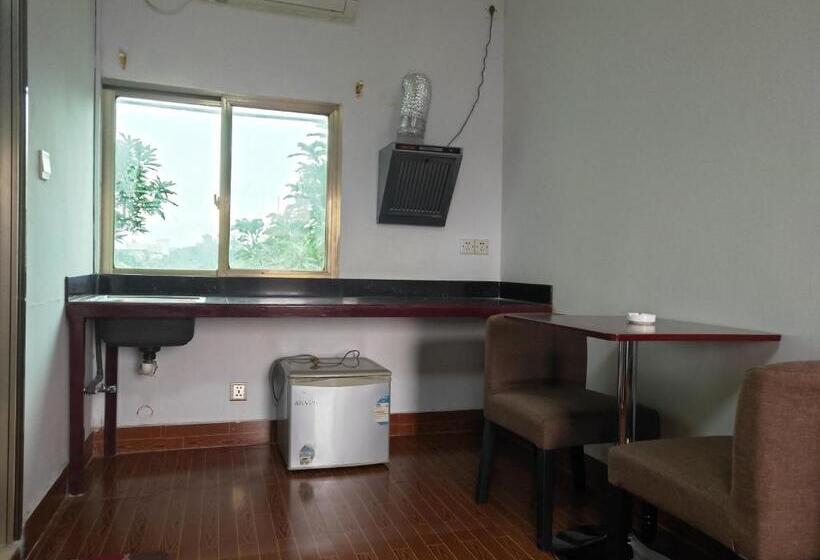 اتاق لوکس, Chong Ti