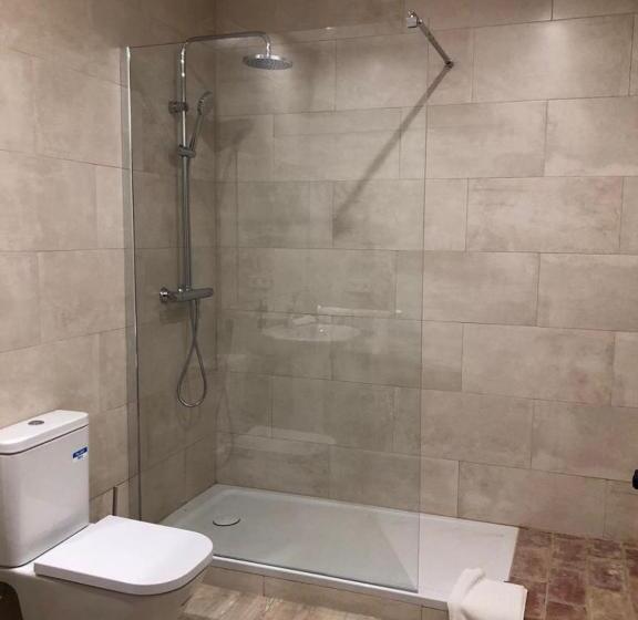 غرفة قياسية, Hostal De Bianya