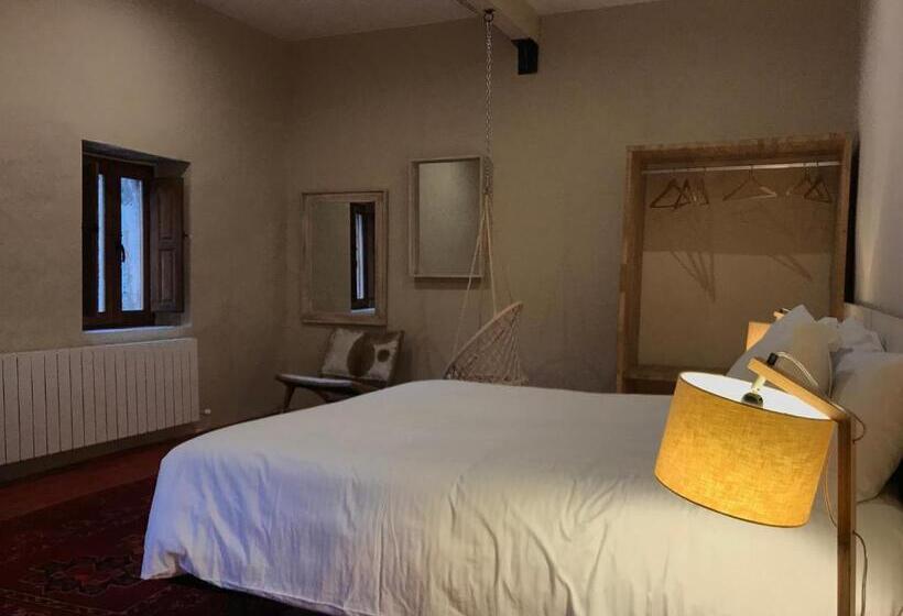 标准三人间, Hostal De Bianya