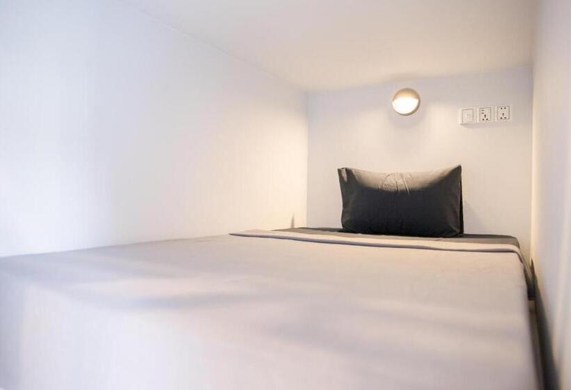 ルームシェアのワンベッド, The Big Easy Phnom Penh