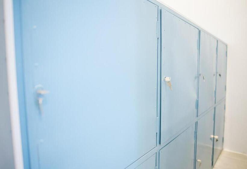 ルームシェアのワンベッド, The Big Easy Phnom Penh