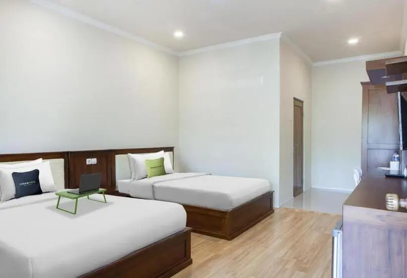 اتاق لوکس, Urbanview Hotel Kumala Banyuwangi By Reddoorz