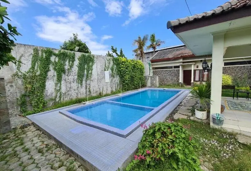 اتاق لوکس, Urbanview Hotel Kumala Banyuwangi By Reddoorz