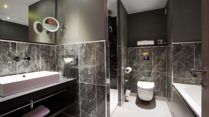 Junior Suite, Tayko Bilbao
