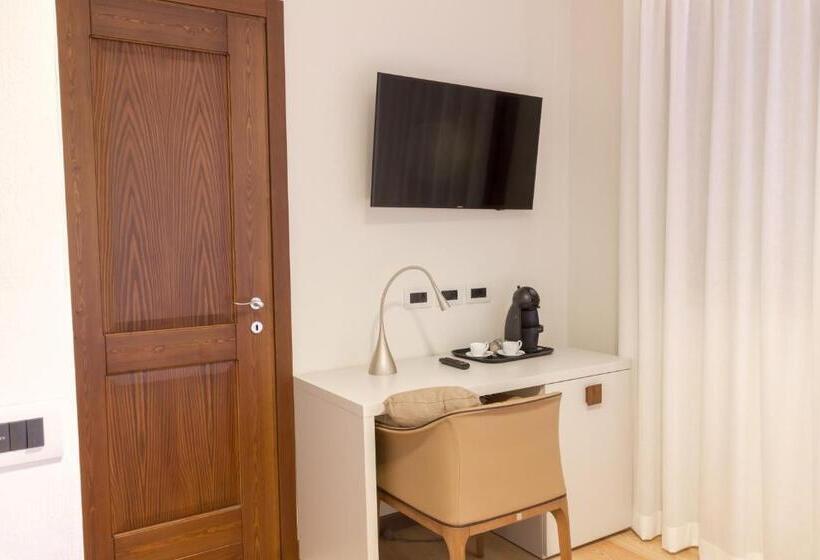 スタンダードルーム, Crystal Luxury House