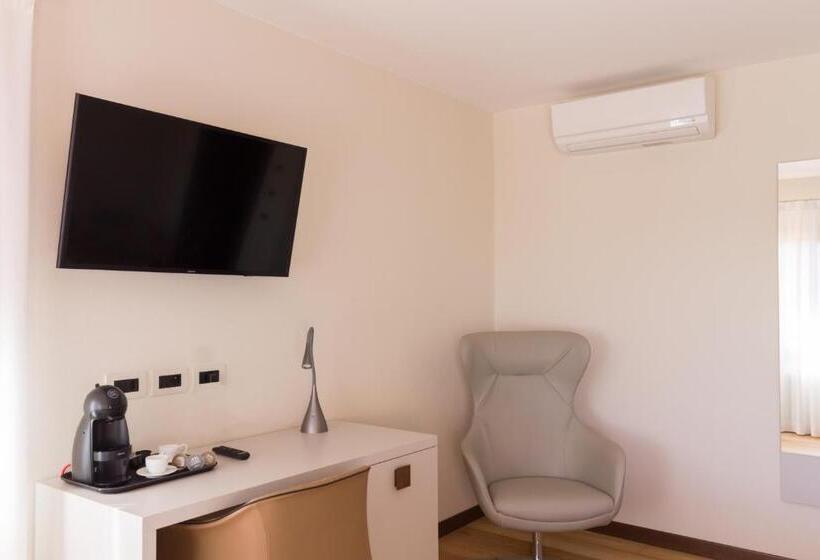 デラックスジュニアスイート, Crystal Luxury House