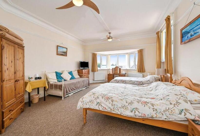 חדר משפחתי, Trevarner Guest House