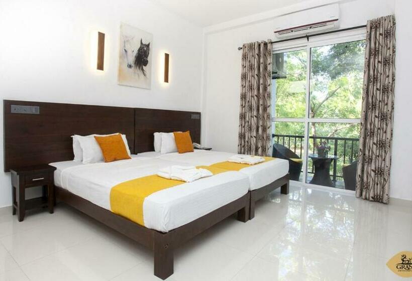 デラックストリプルルーム, Grand Detagamuwa