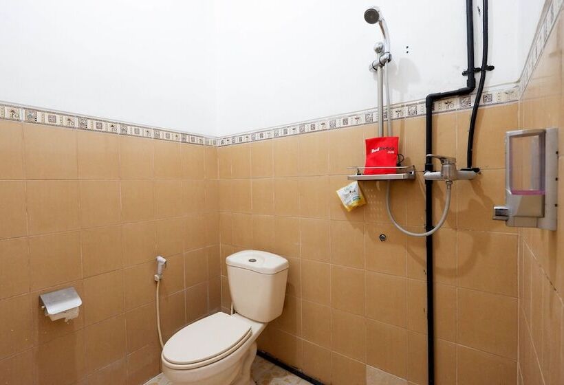 Номер Deluxe, Reddoorz Near Universitas Diponegoro 2