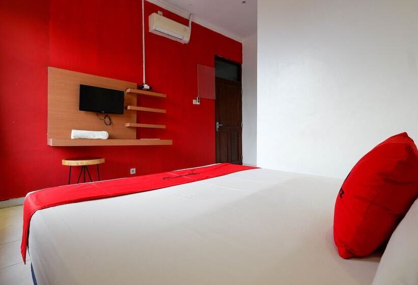 Номер Deluxe, Reddoorz Near Universitas Diponegoro 2
