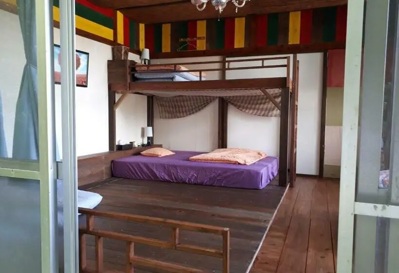 Standard Neljän Hengen Huone Jaettu Kylpyhuone, Backpackers Guesthouse Border