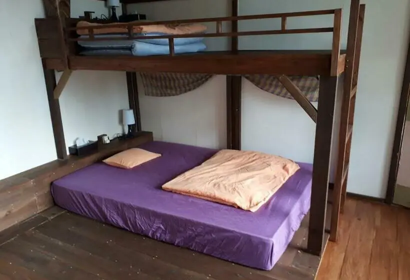 Standard Neljän Hengen Huone Jaettu Kylpyhuone, Backpackers Guesthouse Border