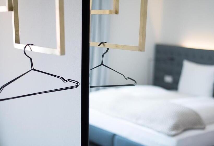 Quarto Premium, Der Grüne Baum