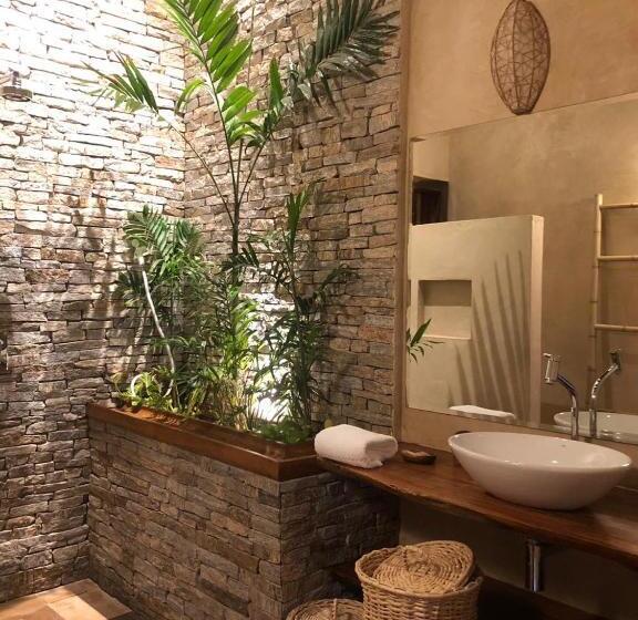 Deluxe Suite King Bed, Villamag