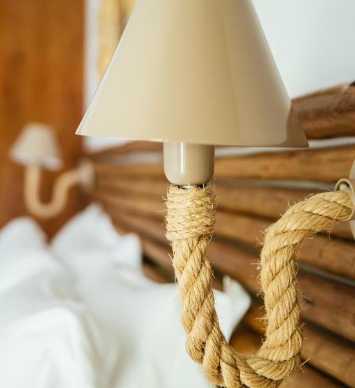 سوییت با چشم‌انداز استخر, Villamag