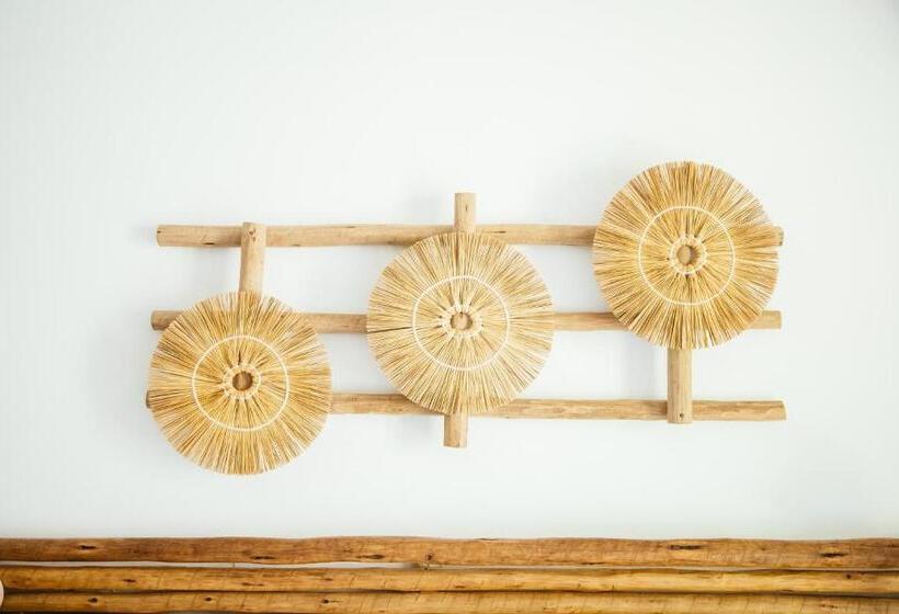 سوییت با چشم‌انداز استخر, Villamag