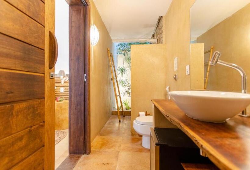 سوییت با چشم‌انداز باغ, Villamag