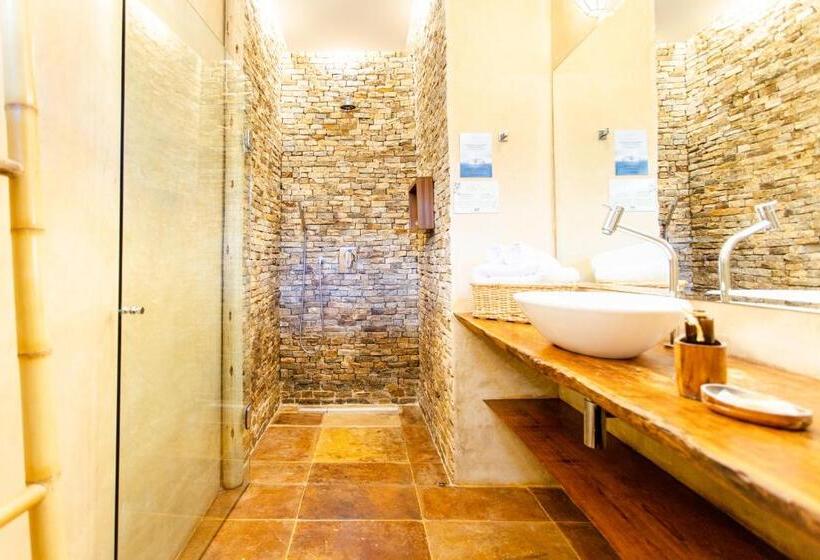 Deluxe Suite King Bed, Villamag