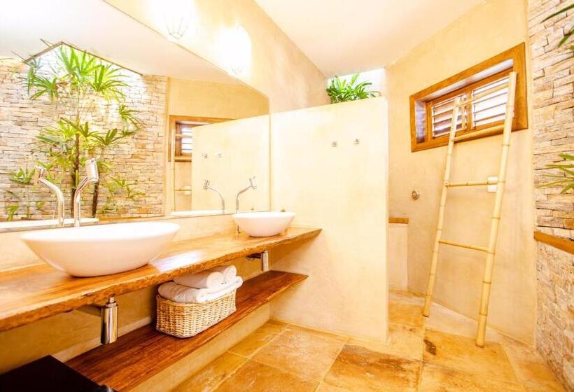 سوئیت با تخت بزرگ, Villamag