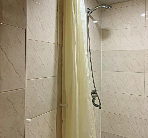 غرفة كلاسيكية ثلاثية, Old City