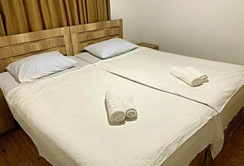 غرفة قياسية, Old City